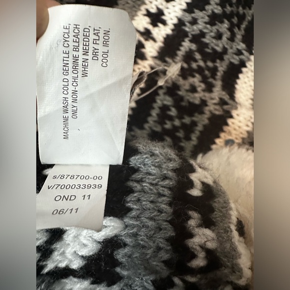 OLD NAVY Pom Pom Thick Sweater Neck Warmer Wrap Black White Sequin 72x7 Inches - Picture 4 of 6
